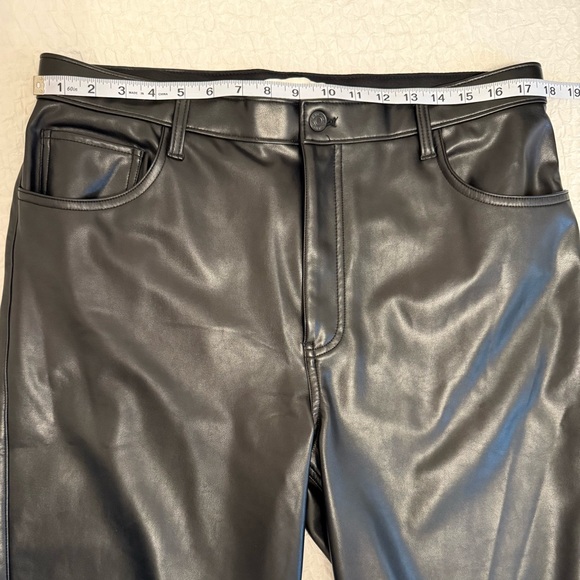 Abercrombie & Fitch 90s Straight Ultra High Rise Faux Leather Pants Size 33/16L - Picture 6 of 7